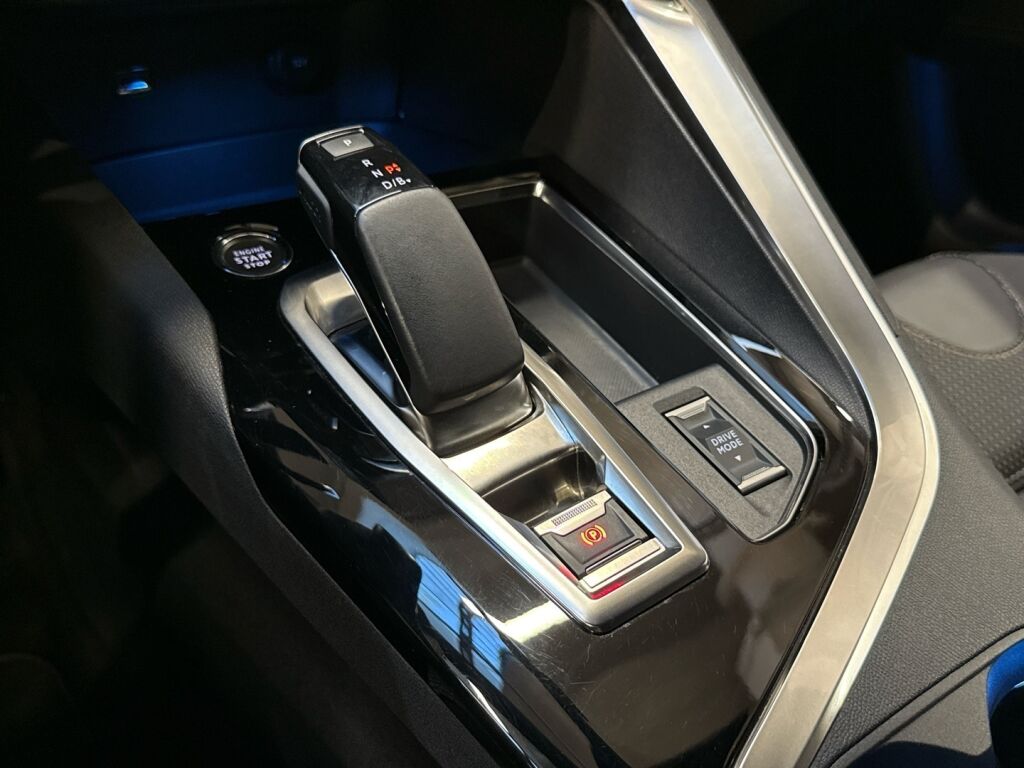 Peugeot 3008 2022 Punainen