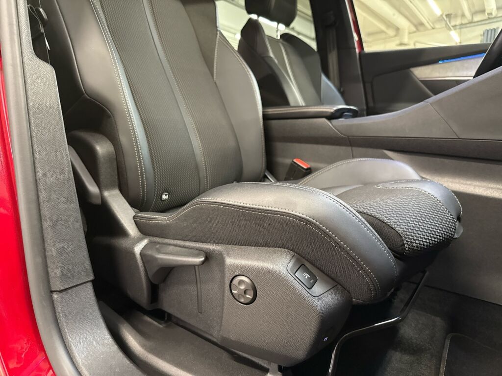 Peugeot 3008 2022 Punainen