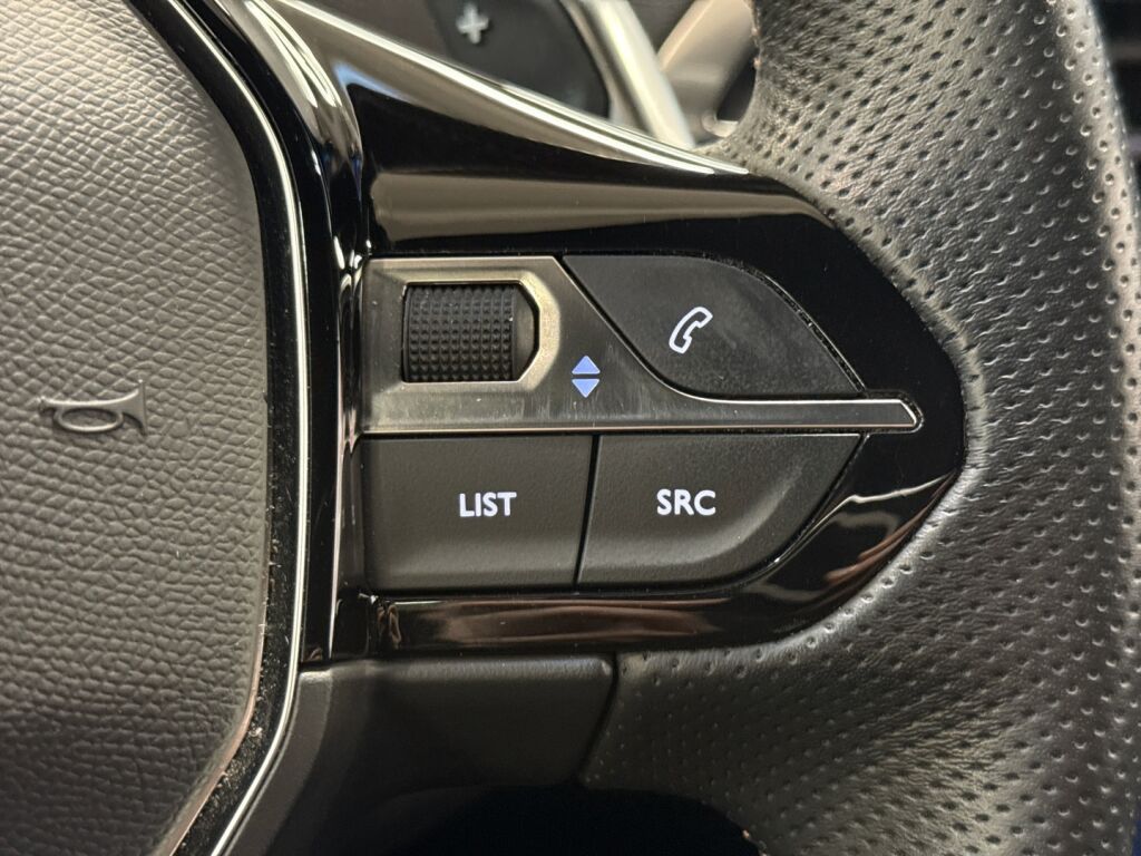 Peugeot 3008 2022 Punainen