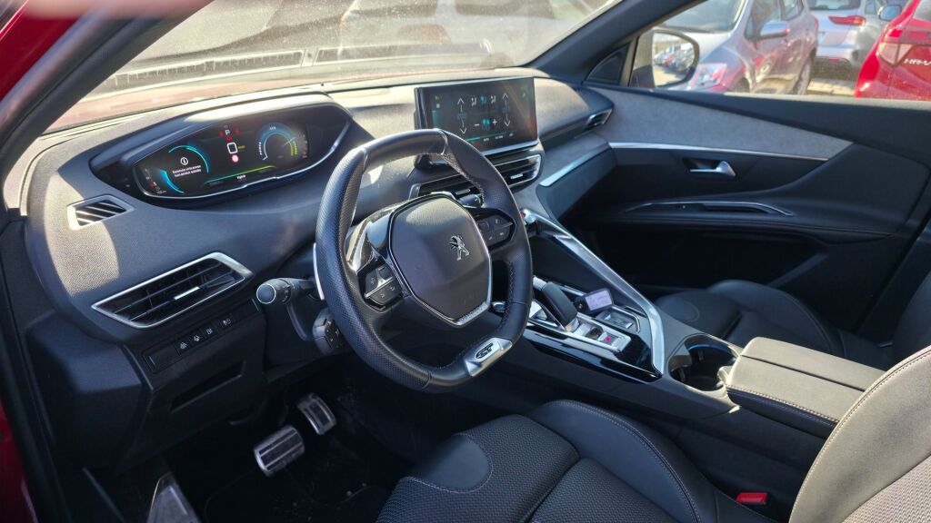 Peugeot 3008 2022 Punainen