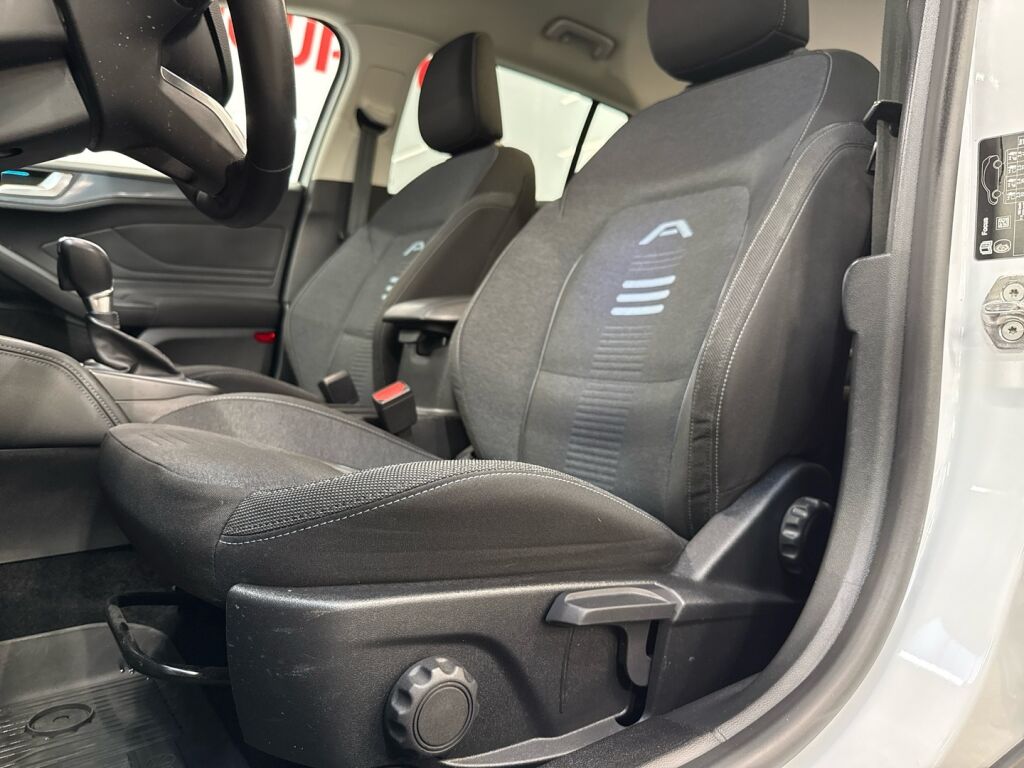 Ford Focus 2023 Valkoinen