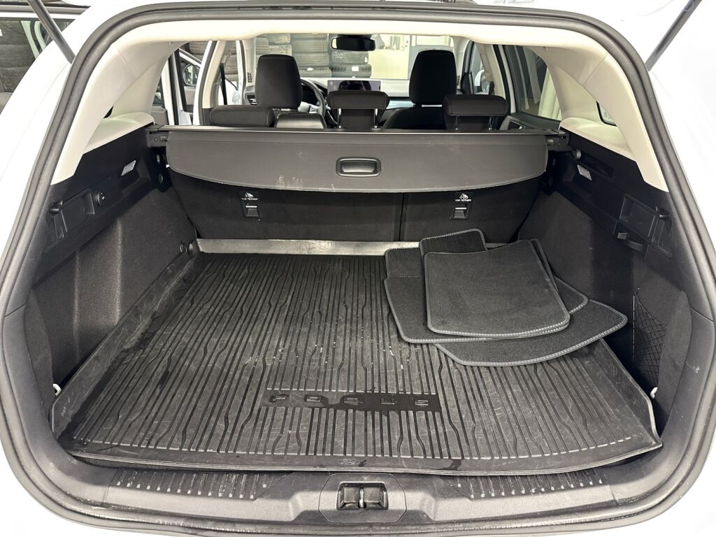 Ford Focus 2023 Valkoinen