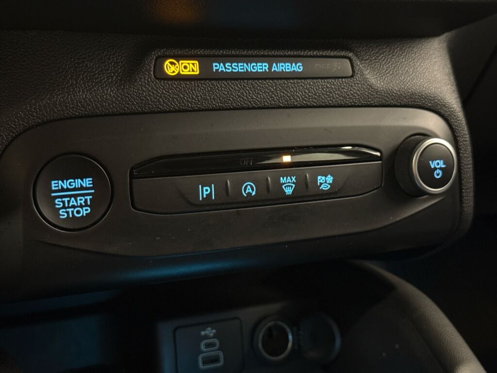 Ford Focus 2023 Valkoinen