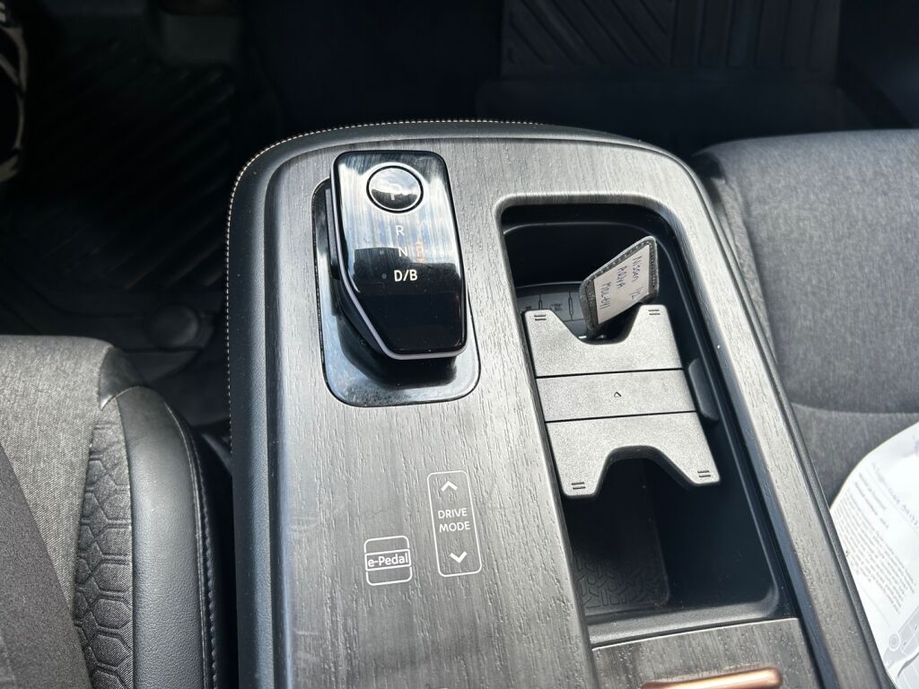 Nissan Ariya 2022 Monivär.