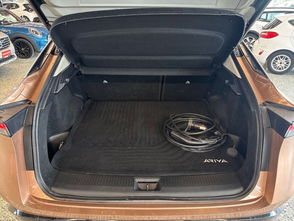 Nissan Ariya 2022 Monivär.
