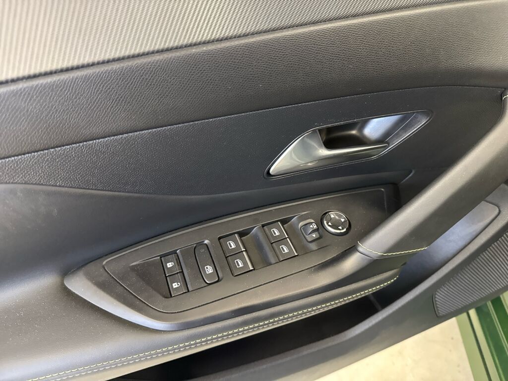 Peugeot 308 2023 Vihreä