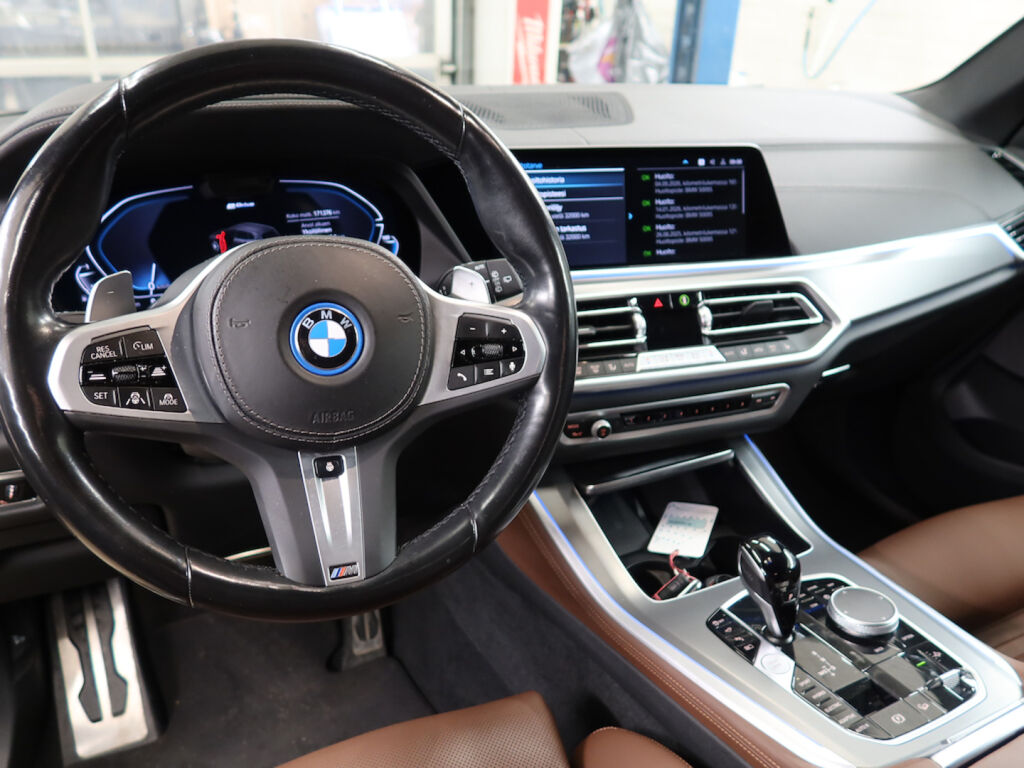 BMW X5 2023 Vihreä