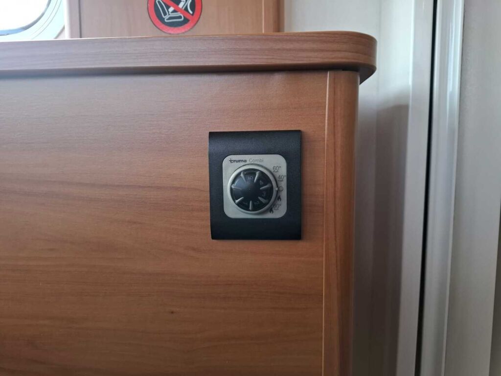 Knaus SportLiner I R04 2010 Harmaa