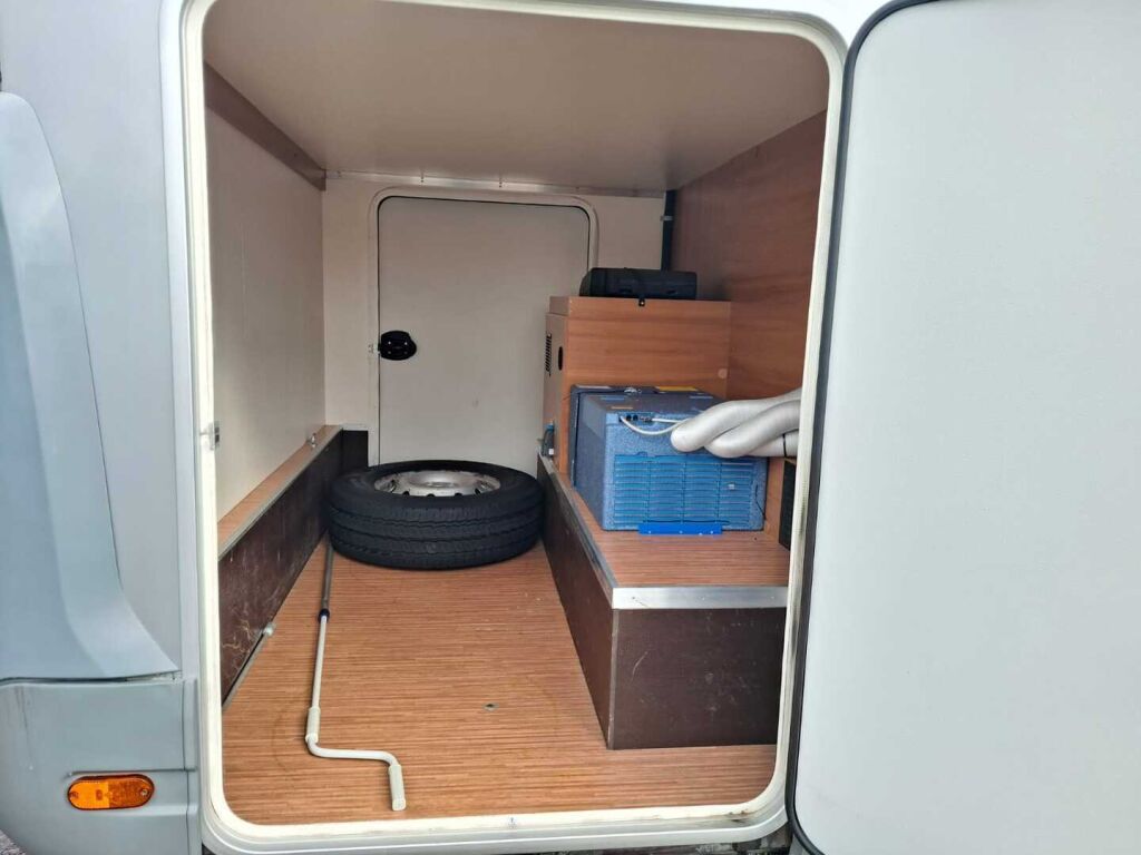 Knaus SportLiner I R04 2010 Harmaa