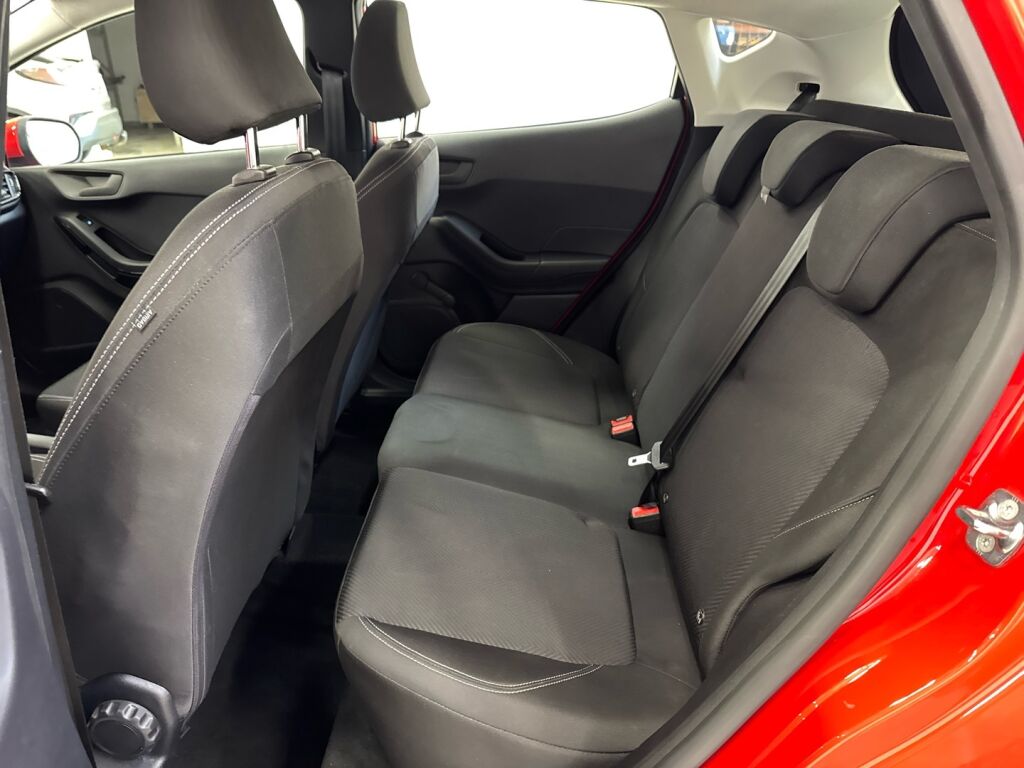 Ford Fiesta 2023 Punainen