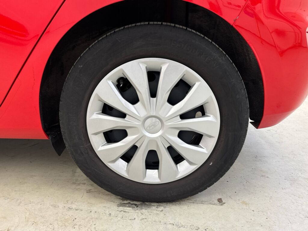 Ford Fiesta 2023 Punainen