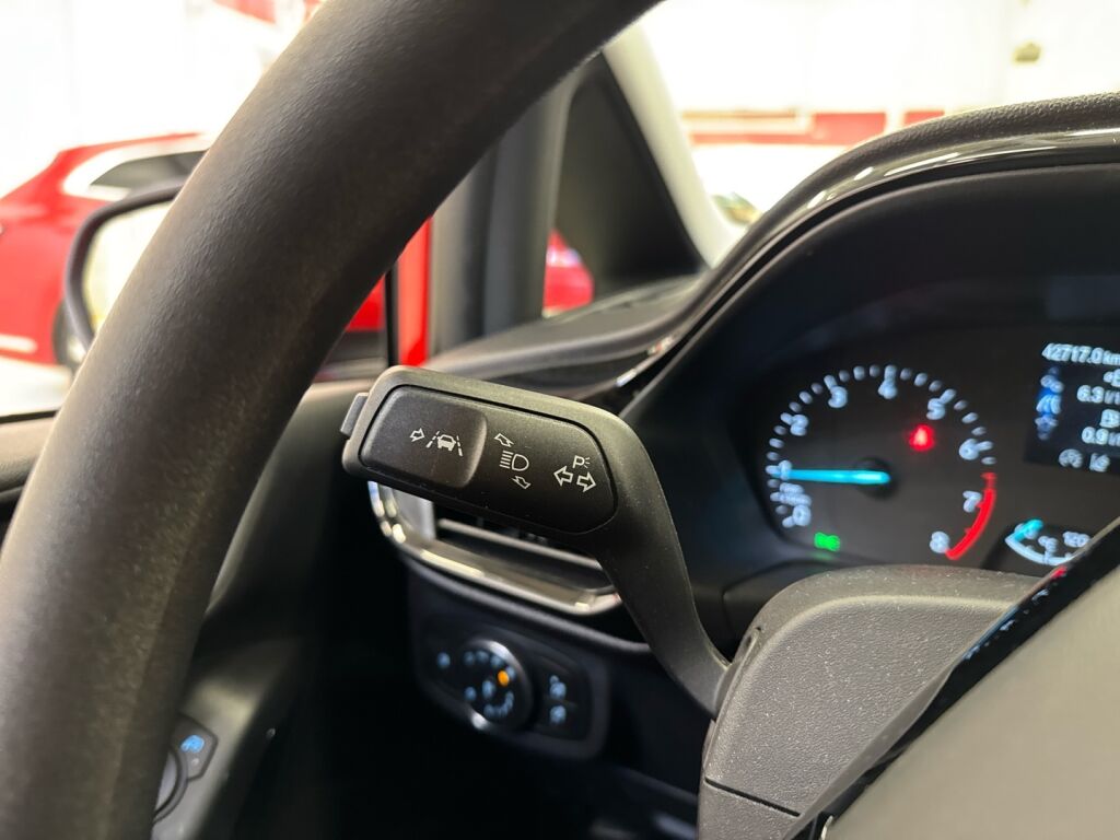 Ford Fiesta 2023 Punainen