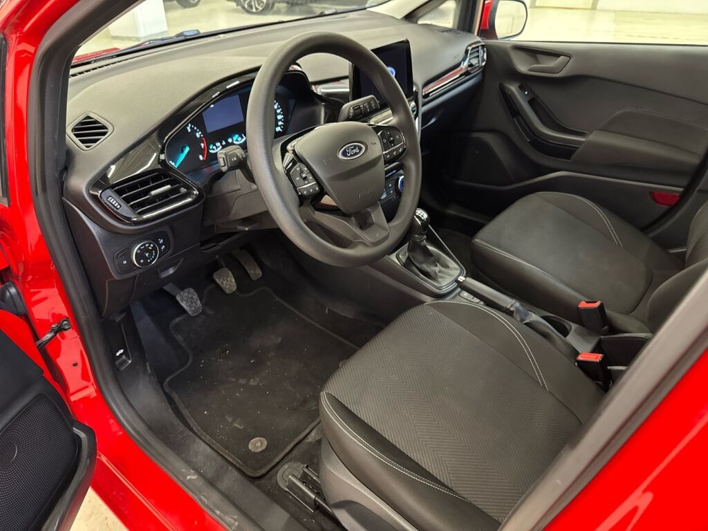 Ford Fiesta 2023 Punainen