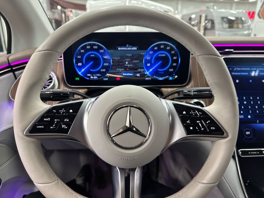 Mercedes-Benz EQE 2023 Punainen