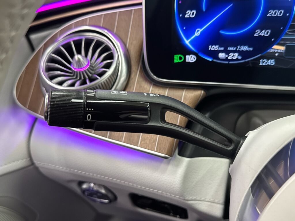 Mercedes-Benz EQE 2023 Punainen