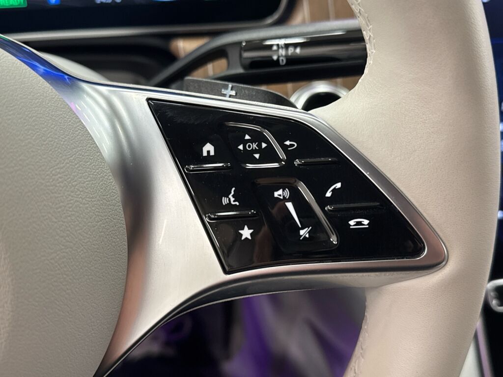 Mercedes-Benz EQE 2023 Punainen