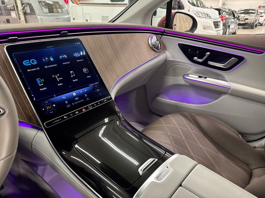 Mercedes-Benz EQE 2023 Punainen