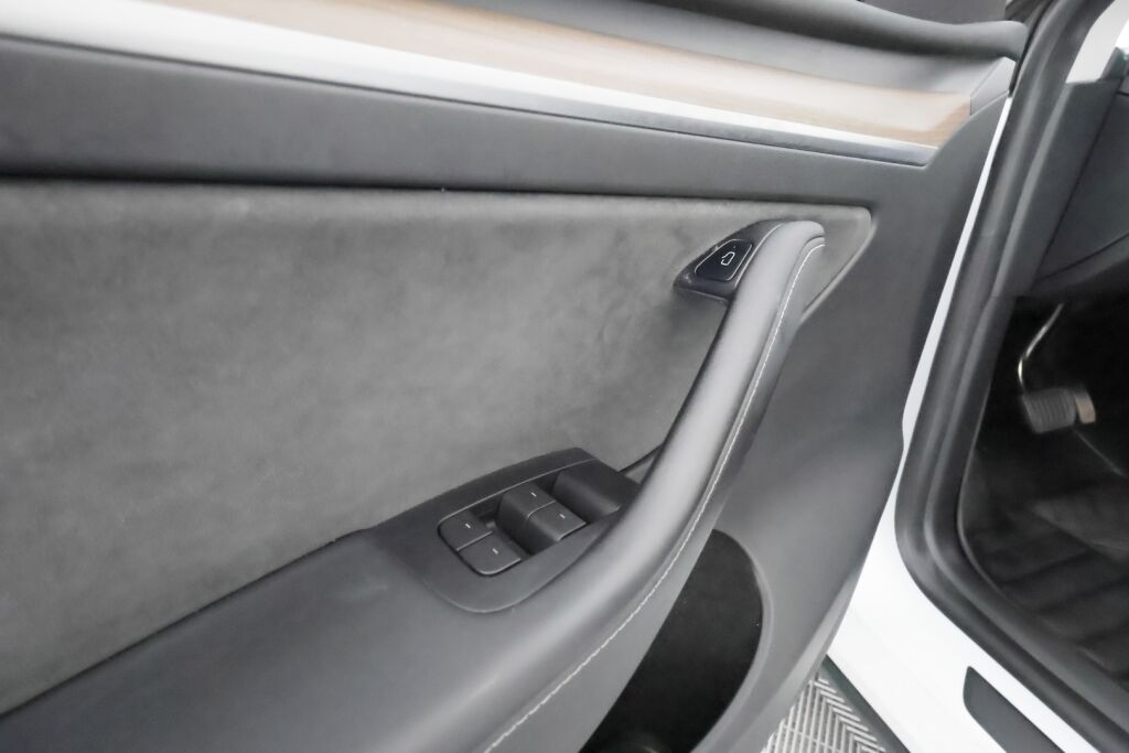 Tesla Model Y 2022 Valkoinen