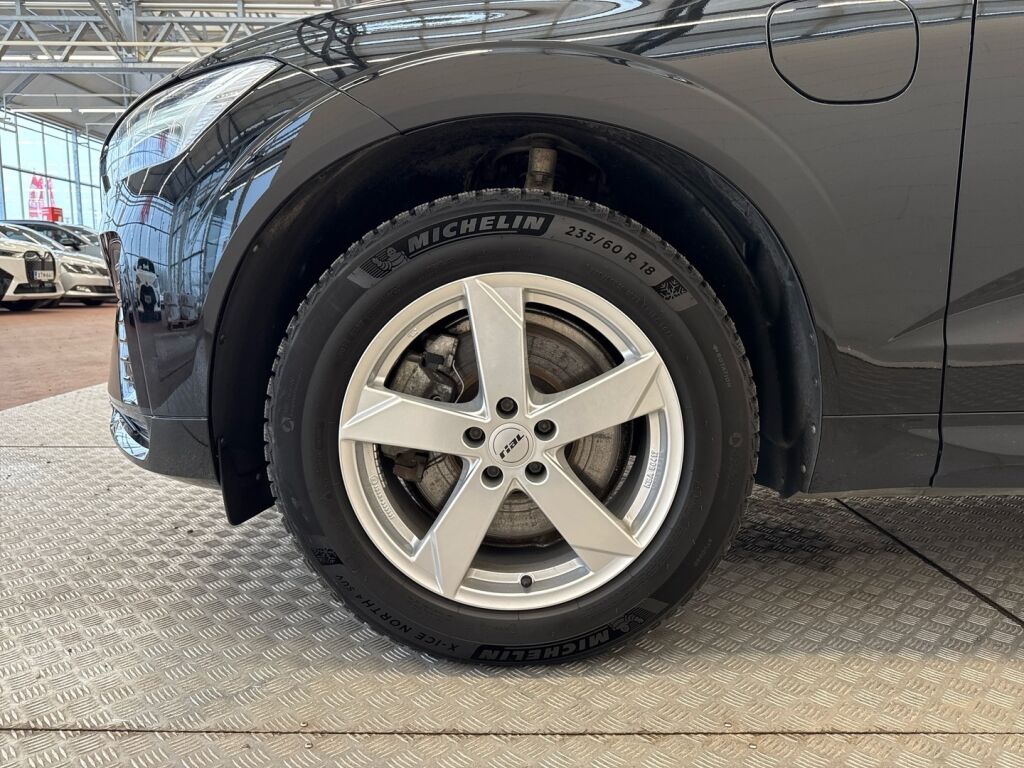 Volvo XC60 2023 Musta