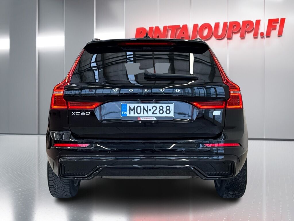 Volvo XC60 2023 Musta