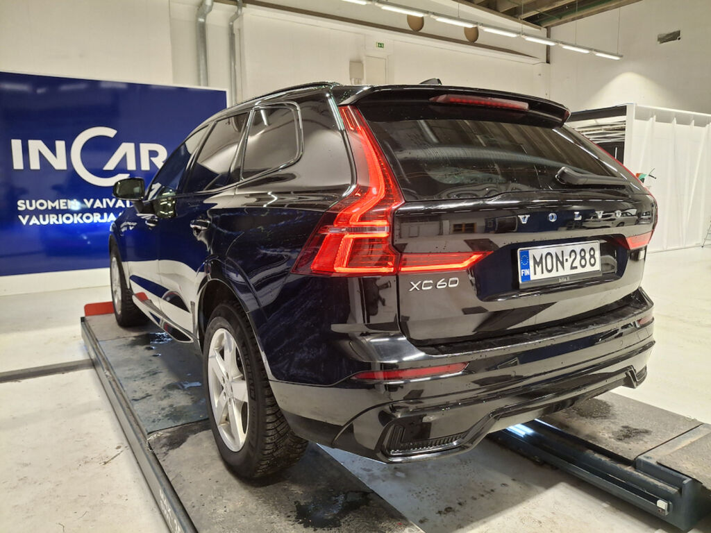 Volvo XC60 2023 Musta