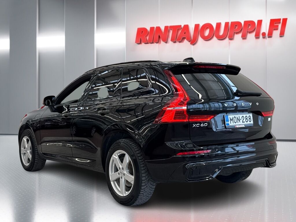 Volvo XC60 2023 Musta