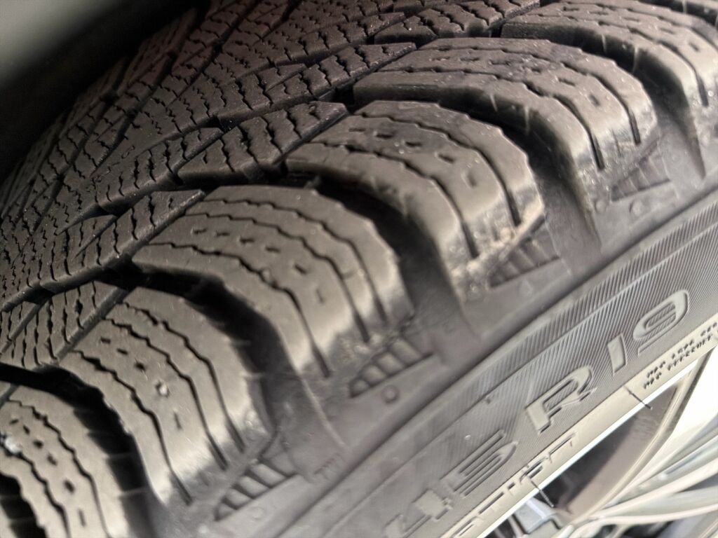 Polestar 2 2023 Harmaa