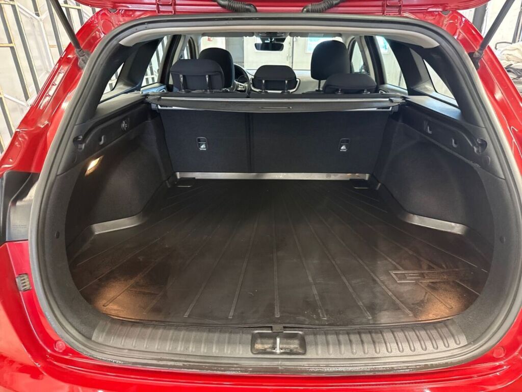 Kia Ceed 2023 Punainen