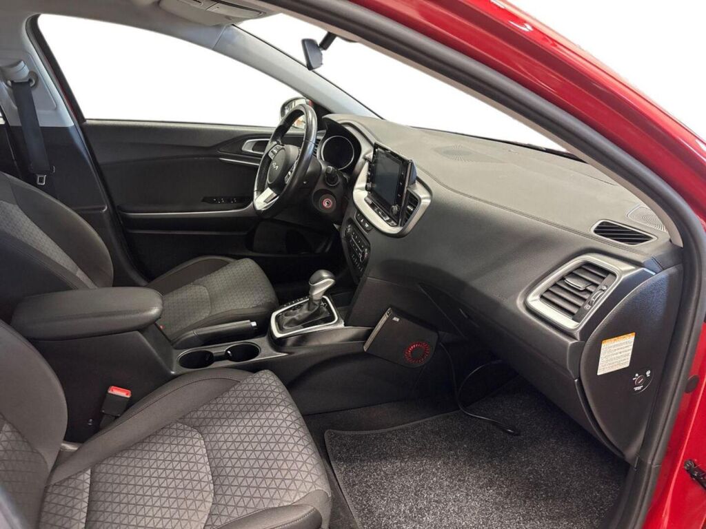 Kia Ceed 2023 Punainen