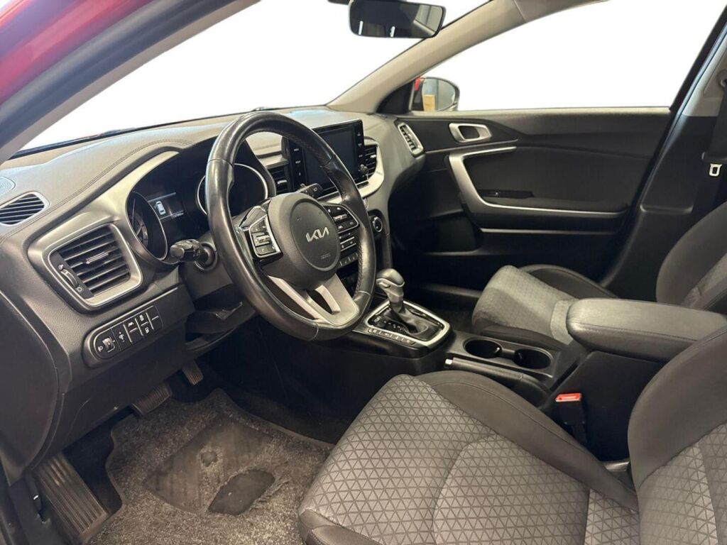 Kia Ceed 2023 Punainen