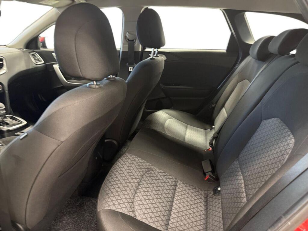 Kia Ceed 2023 Punainen