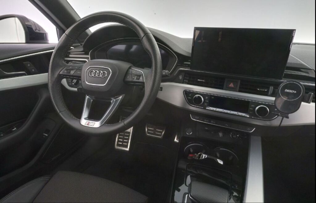 Audi A4 2023 Musta
