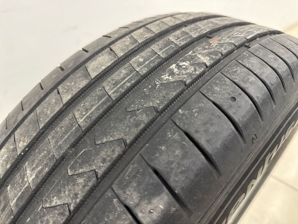 Toyota RAV4 2022 Musta