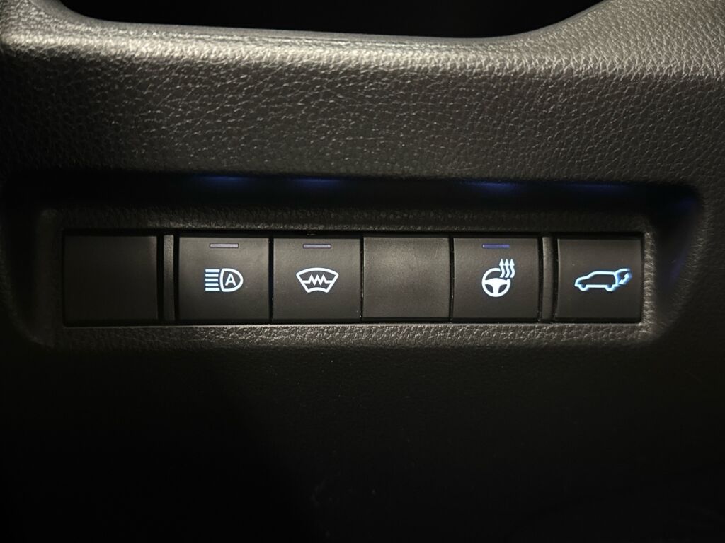 Toyota RAV4 2022 Musta