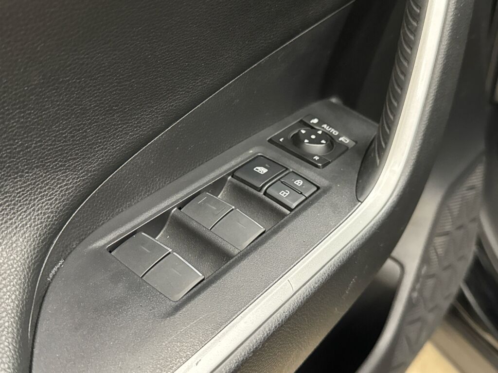 Toyota RAV4 2022 Musta