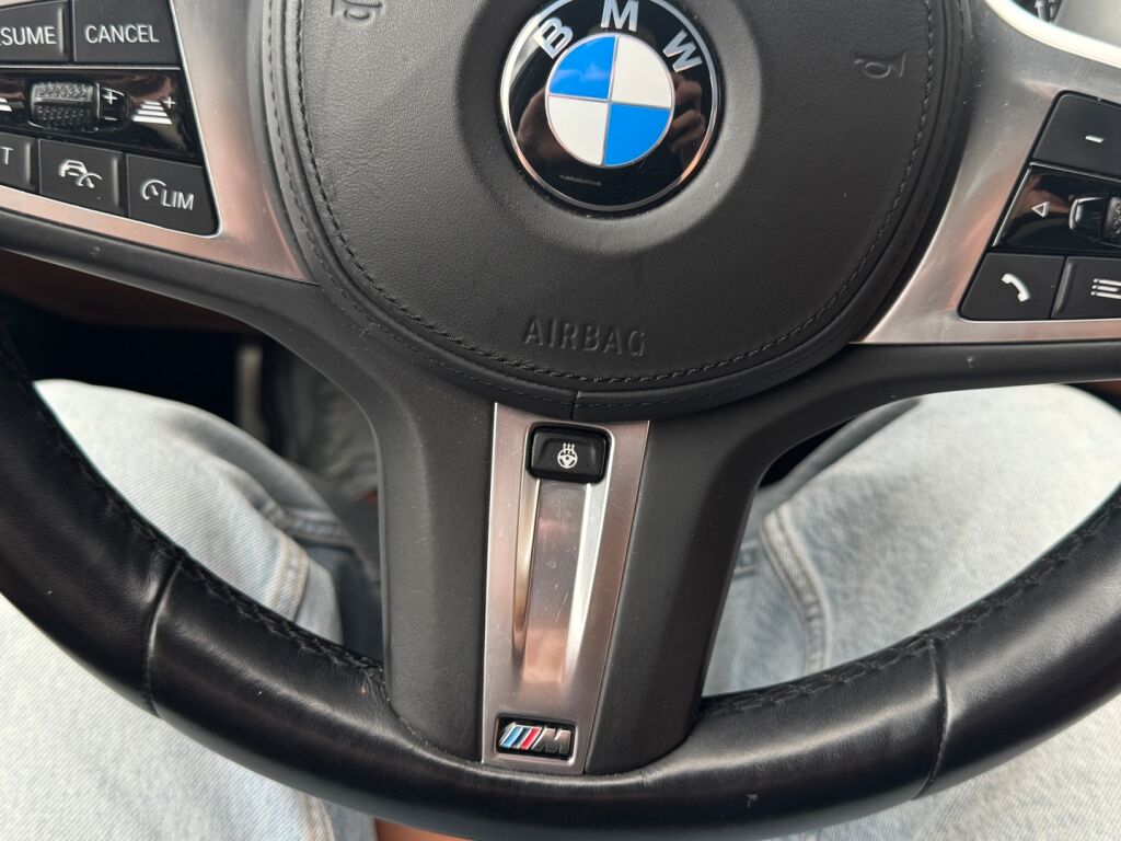 BMW 330 2021 Musta