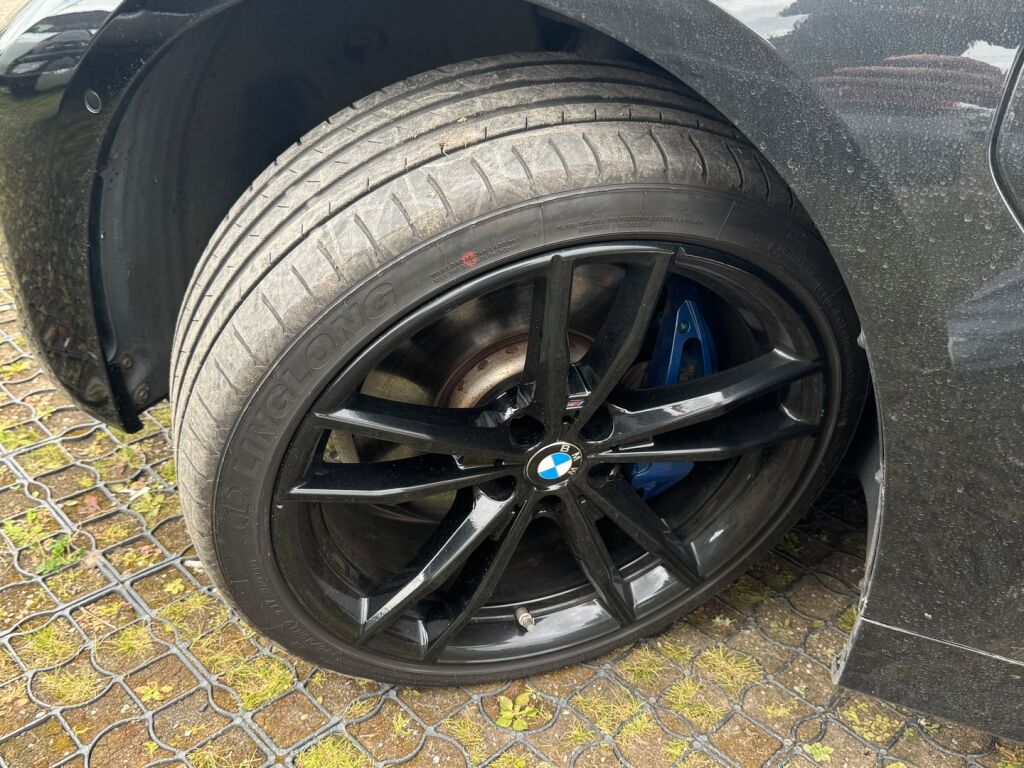 BMW 330 2021 Musta