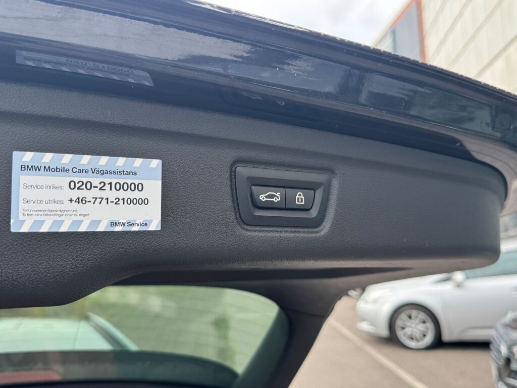 BMW 330 2021 Musta