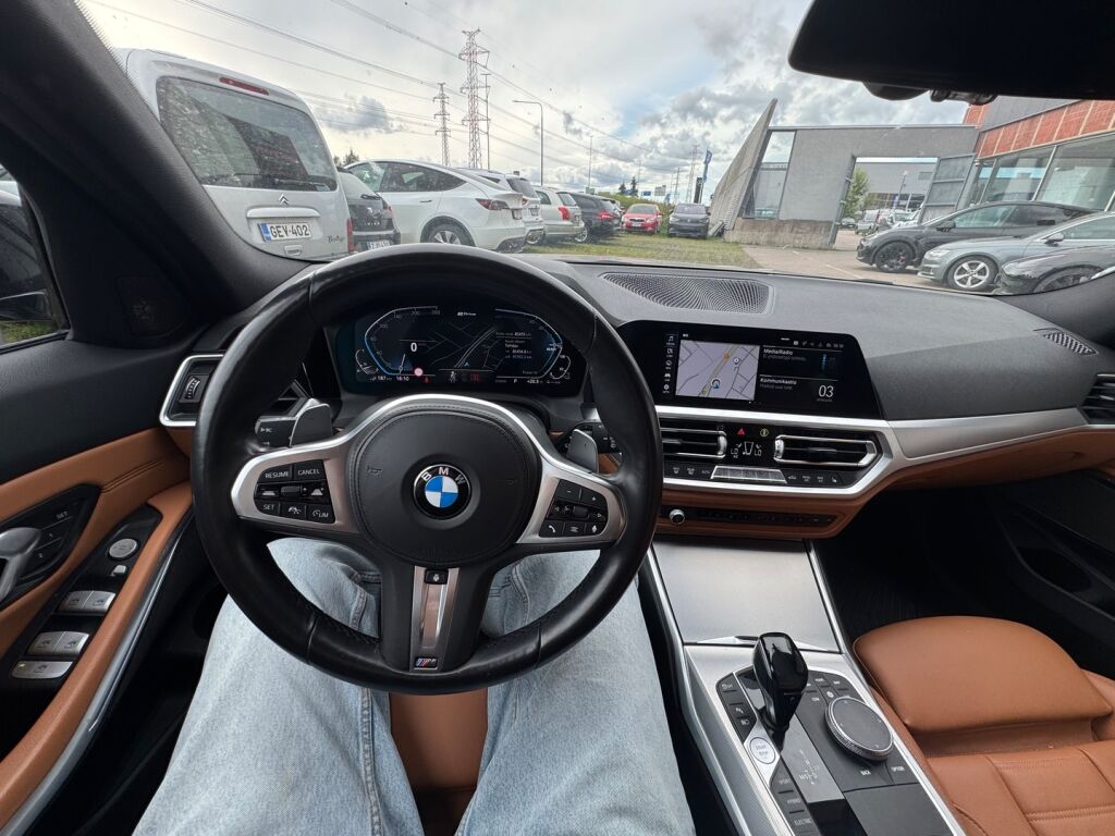 BMW 330 2021 Musta