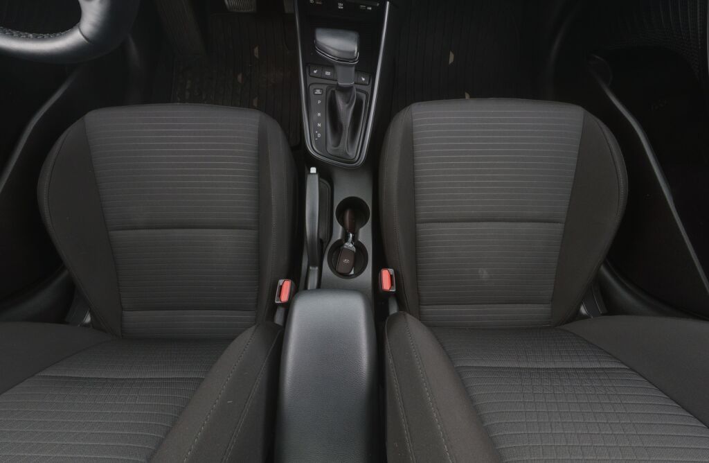 Hyundai i20 Hatchback 2023 Ruskea (beige)