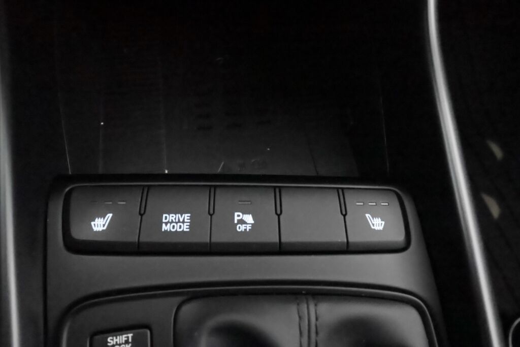 Hyundai i20 Hatchback 2023 Ruskea (beige)