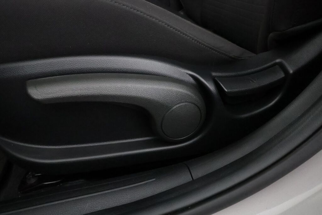 Hyundai i20 Hatchback 2023 Ruskea (beige)