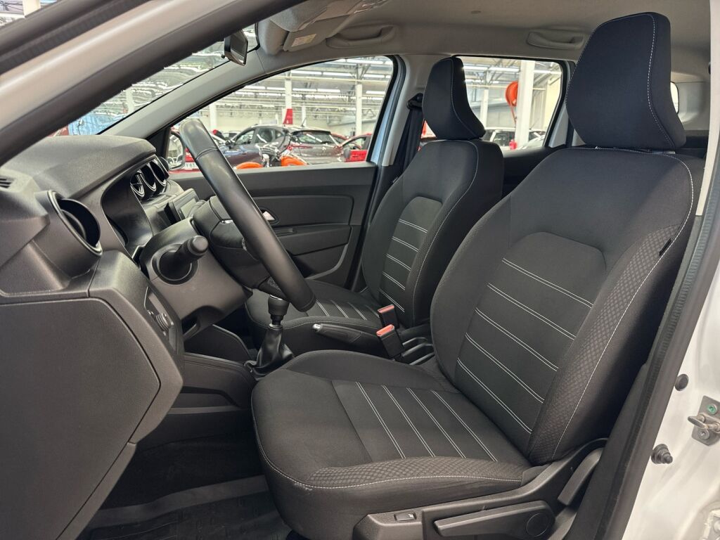 Dacia Duster 2022 Valkoinen