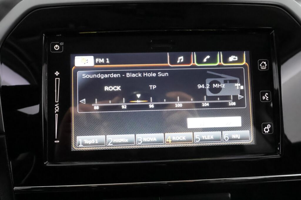 Suzuki Vitara 2023 Harmaa