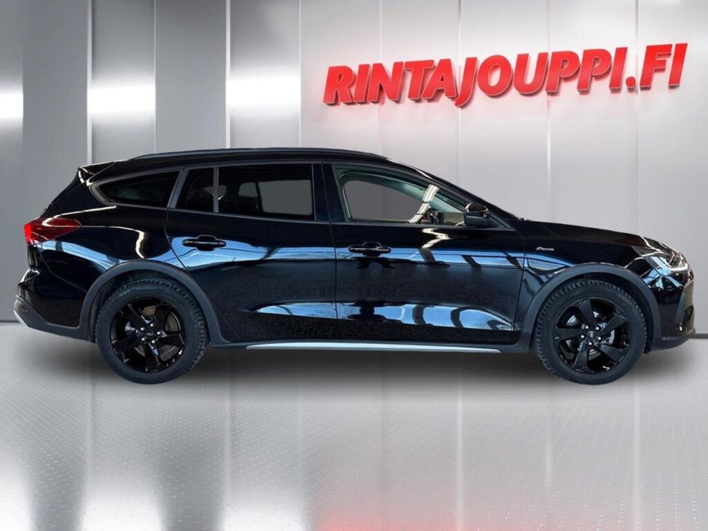 Ford Focus 2022 Musta