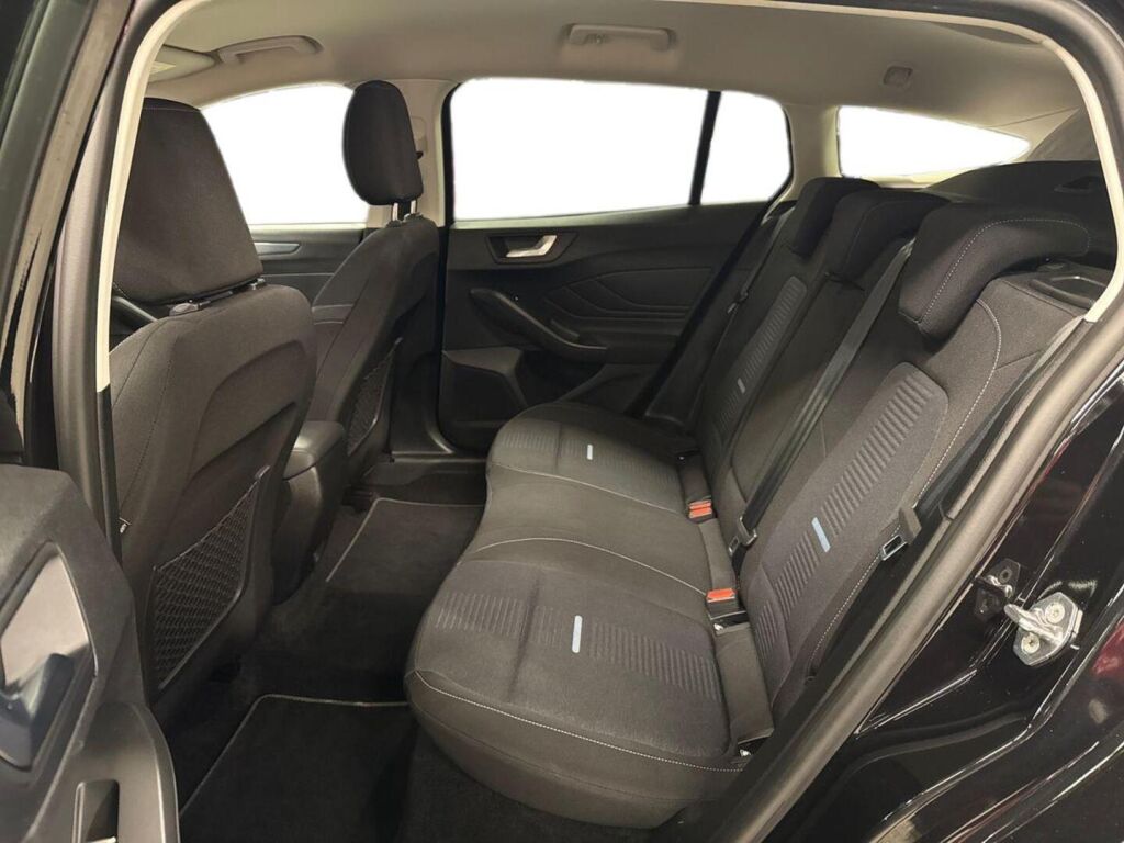 Ford Focus 2022 Musta