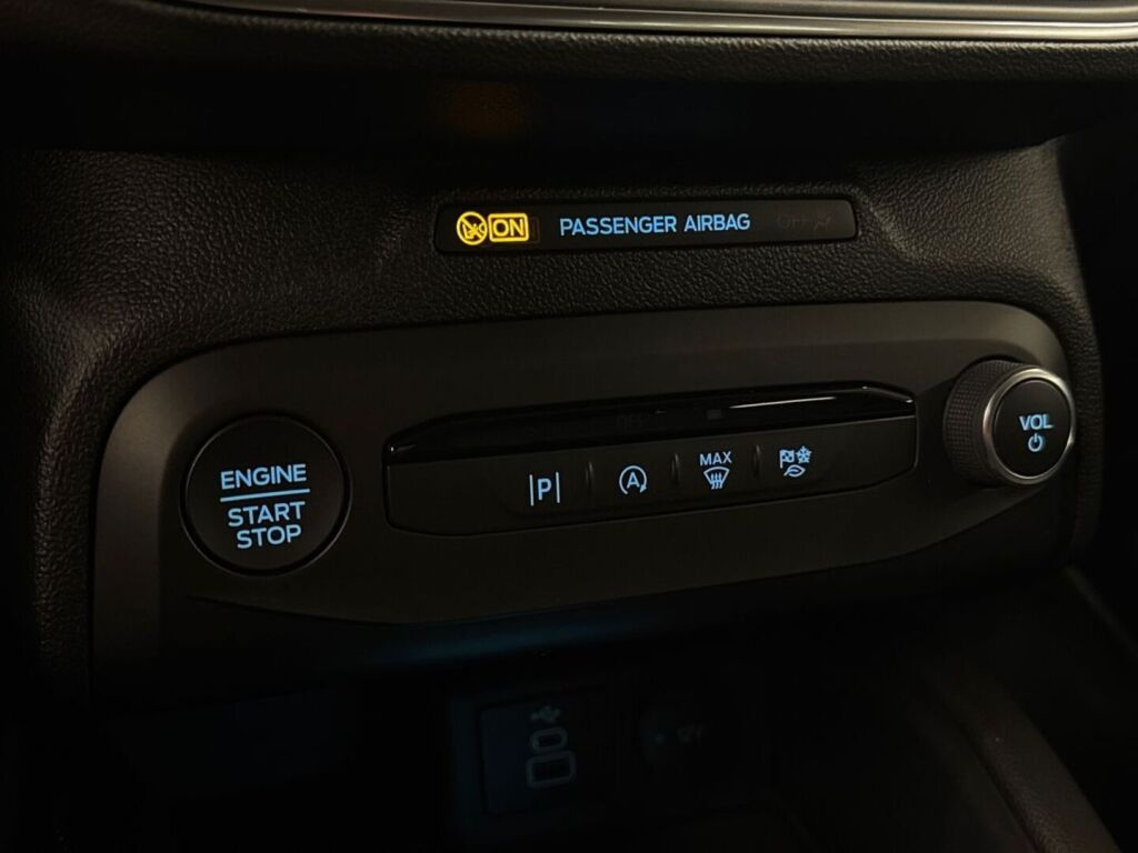 Ford Focus 2022 Musta