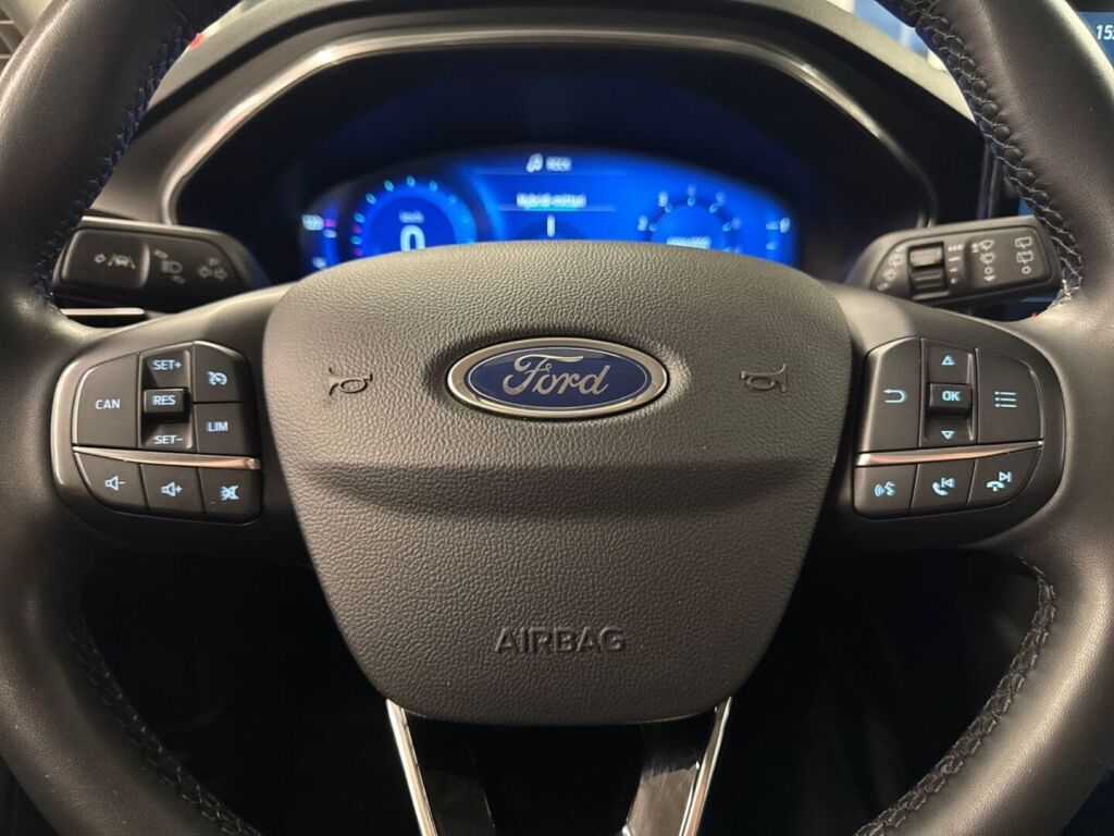 Ford Focus 2022 Musta