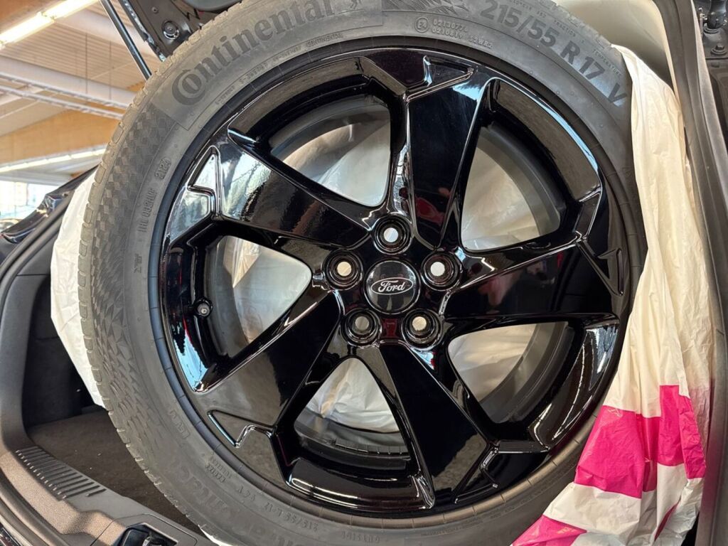 Ford Focus 2022 Musta