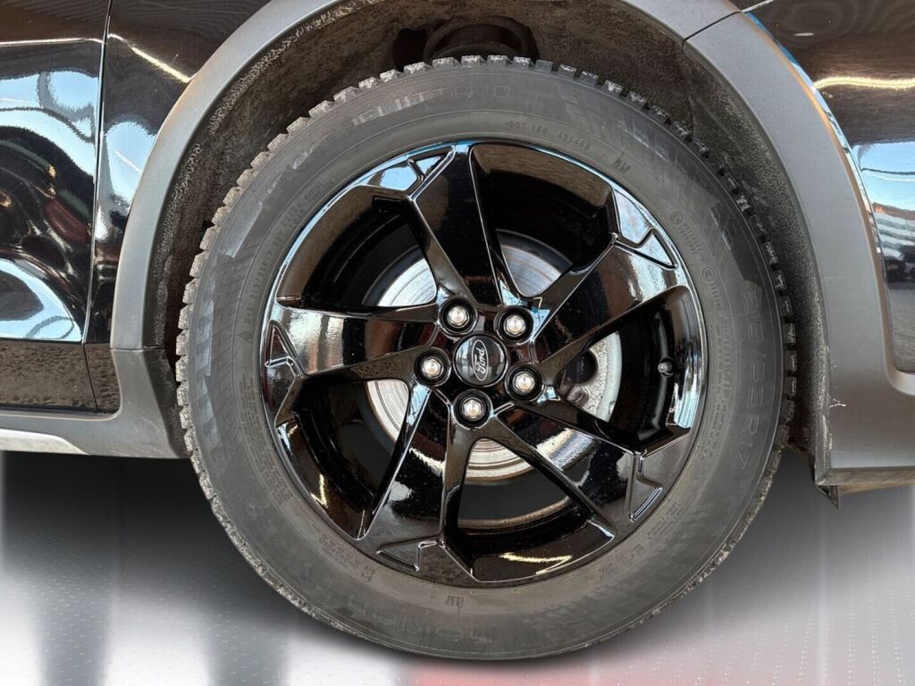 Ford Focus 2022 Musta